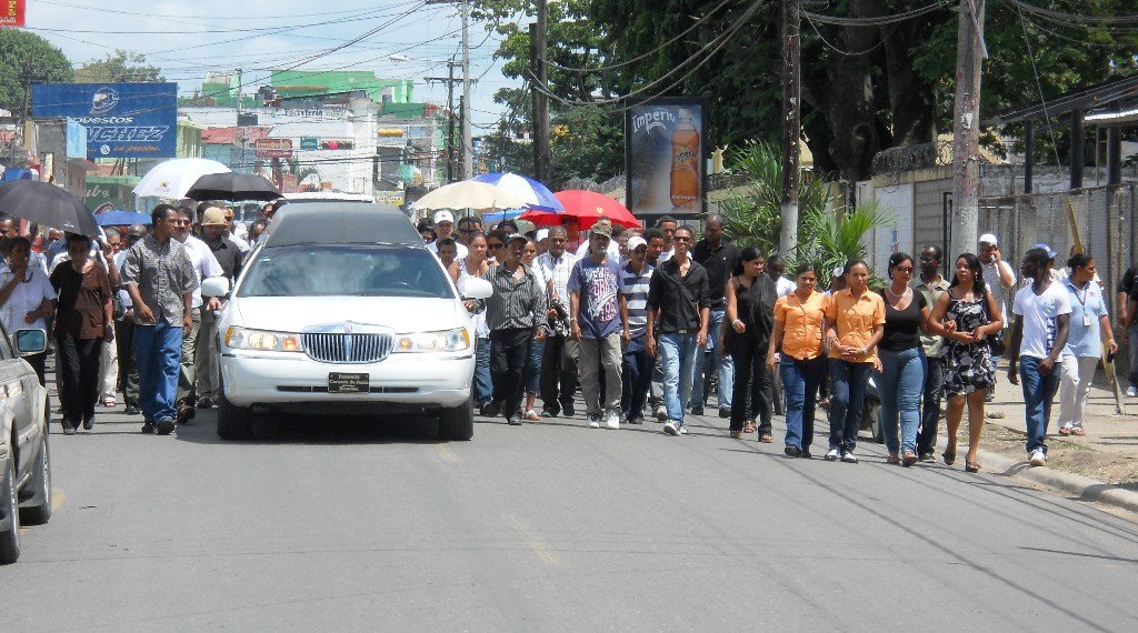 Los restos del comerciante Santo Antonio Guzmán son trasladados al Cementerio Municipal de Moca